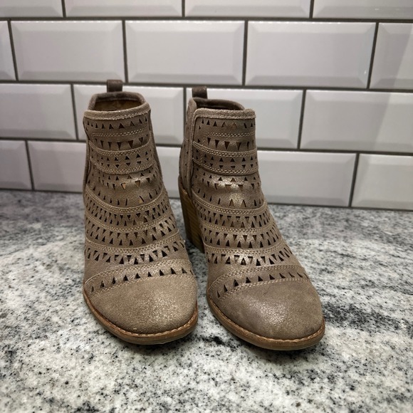 Söfft Women's Taupe Laser Cut Out Leather Wedge Heel Ankle Booties 8M Western - Picture 2 of 8